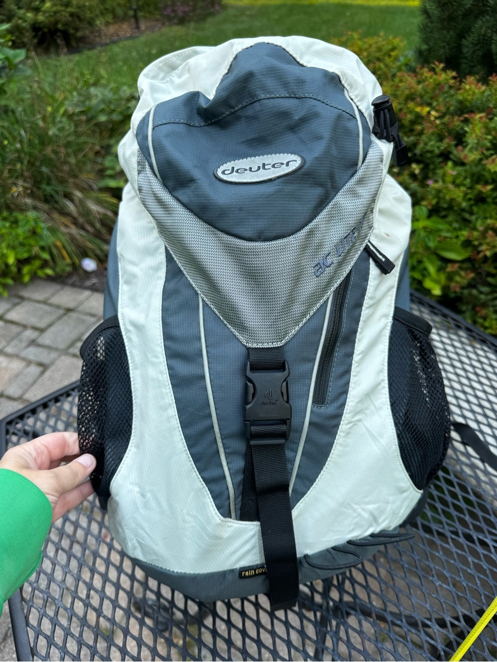 Deuter AC Lite 18 liter Technical Hiking Daypack w Rain Cover